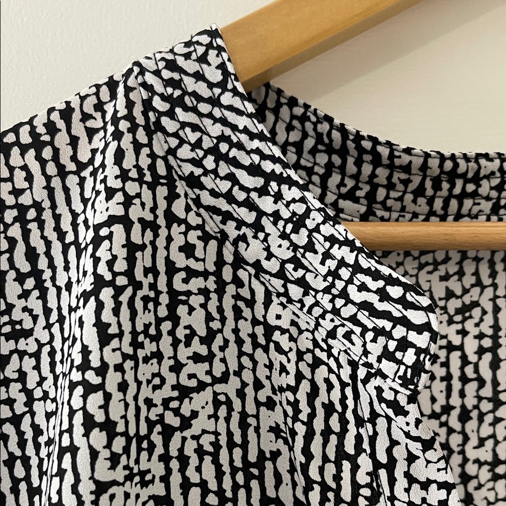 Vince Camuto Patterned Blouse - Picture 5 of 7